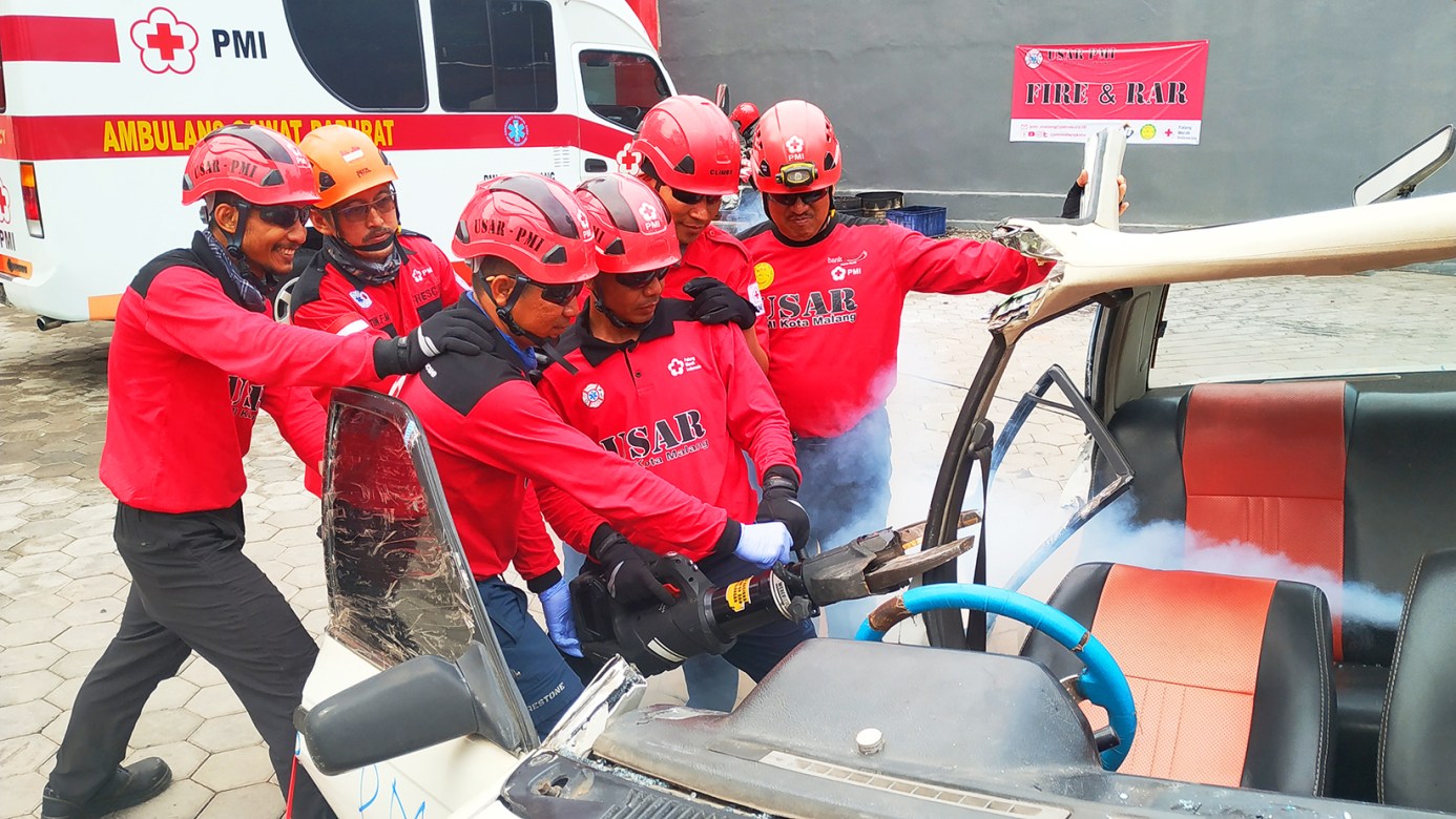 first aid accident kecelakaan diklat PMI PMR KSR relawan tarogong korps Red Cross Indonesia website