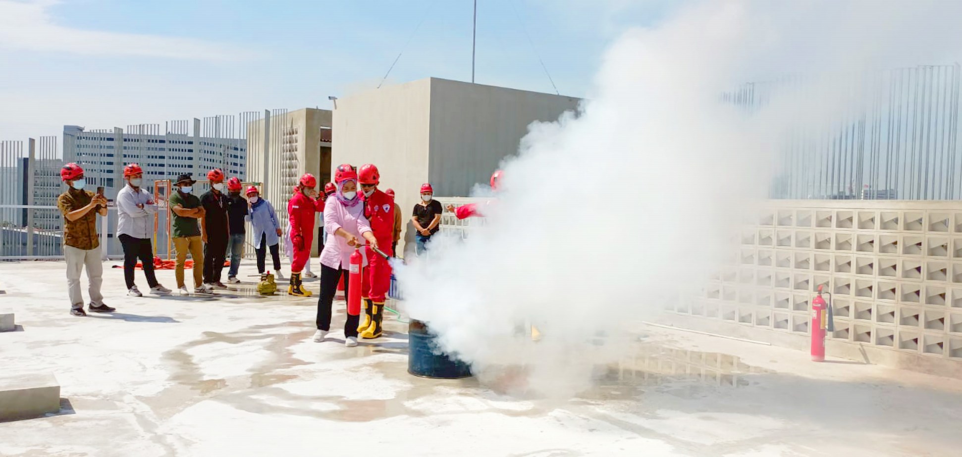 first aid fire training pelatihan kebakaran diklat PMI PMR KSR relawan tarogong korps Red Cross Indonesia website